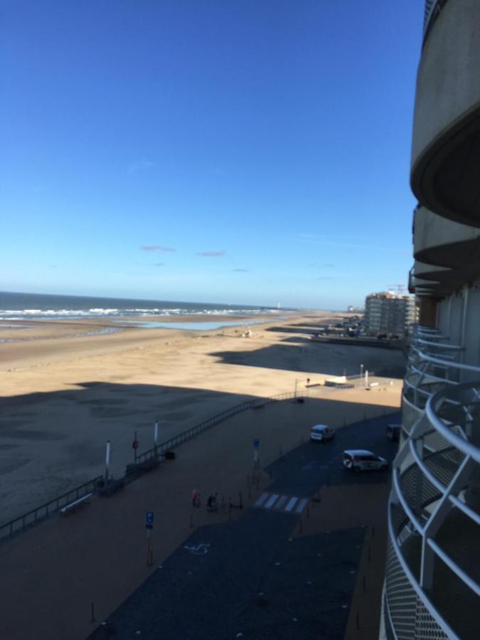 Studio 4 Pers Met Frontaal Zeezicht & Prive Zwembad Oostende Eksteriør bilde